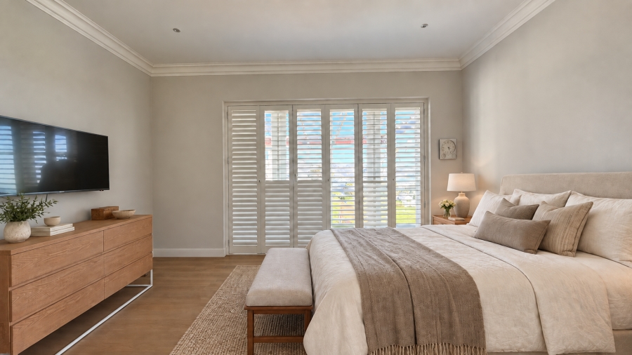 5 Bedroom Property for Sale in Sir Lowrys Pass Village Western Cape